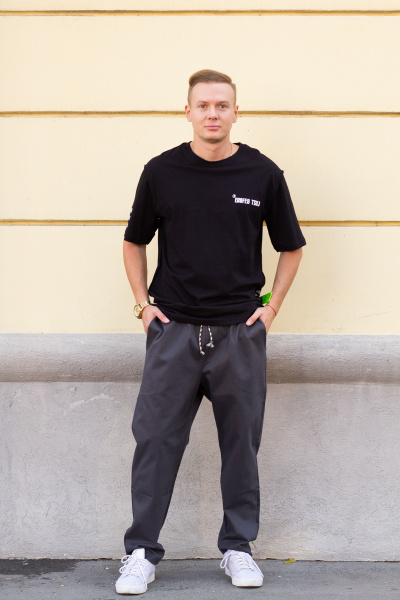 Брюки J.B4 (Just Before) серого цвета с акцентным шнурком