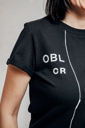 Футболка Oblique чёрная с белым декором