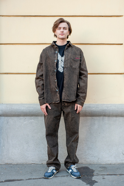 Джинсы J.B4 (Just Before) коричневого цвета, прямые