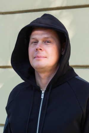 Спортивный костюм J.B4 (Just Before) черный с декоративной полоской по бокам