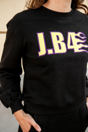 Джемпер J.B4 (Just Before) чёрный с вышивкой логотипа на груди