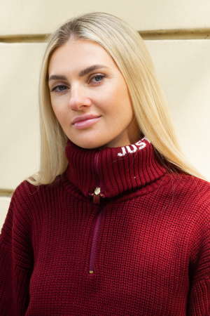 Джемпер J.B4 (Just Before) винный на замке с акцентом на воротник-трансформер