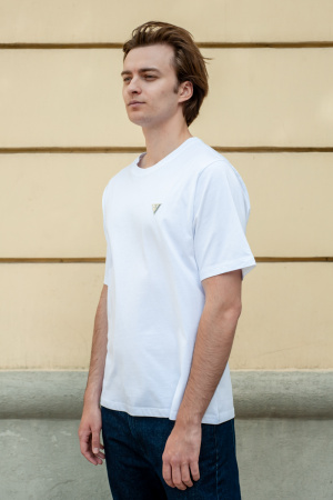 Футболка J.B4 (Just Before) белая с логотипом