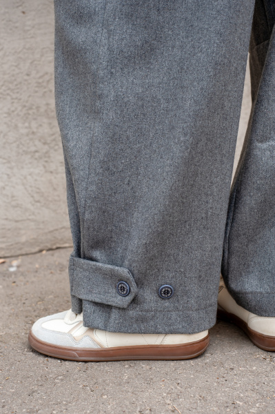 Брюки J.B4 (Just Before) серого цвета с декором